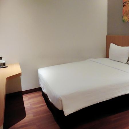 Vinotel Cirebon Exterior foto